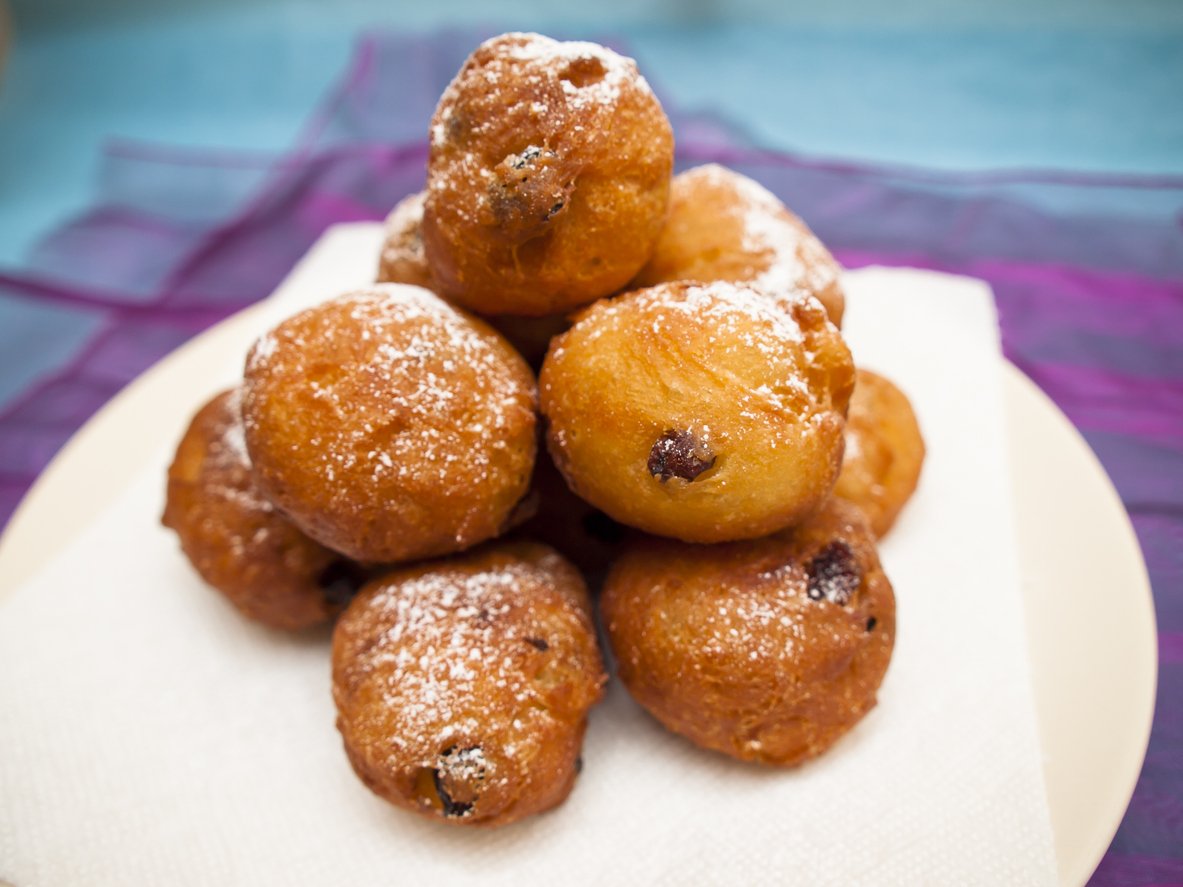 Bolinho de chuva recheado - iStock