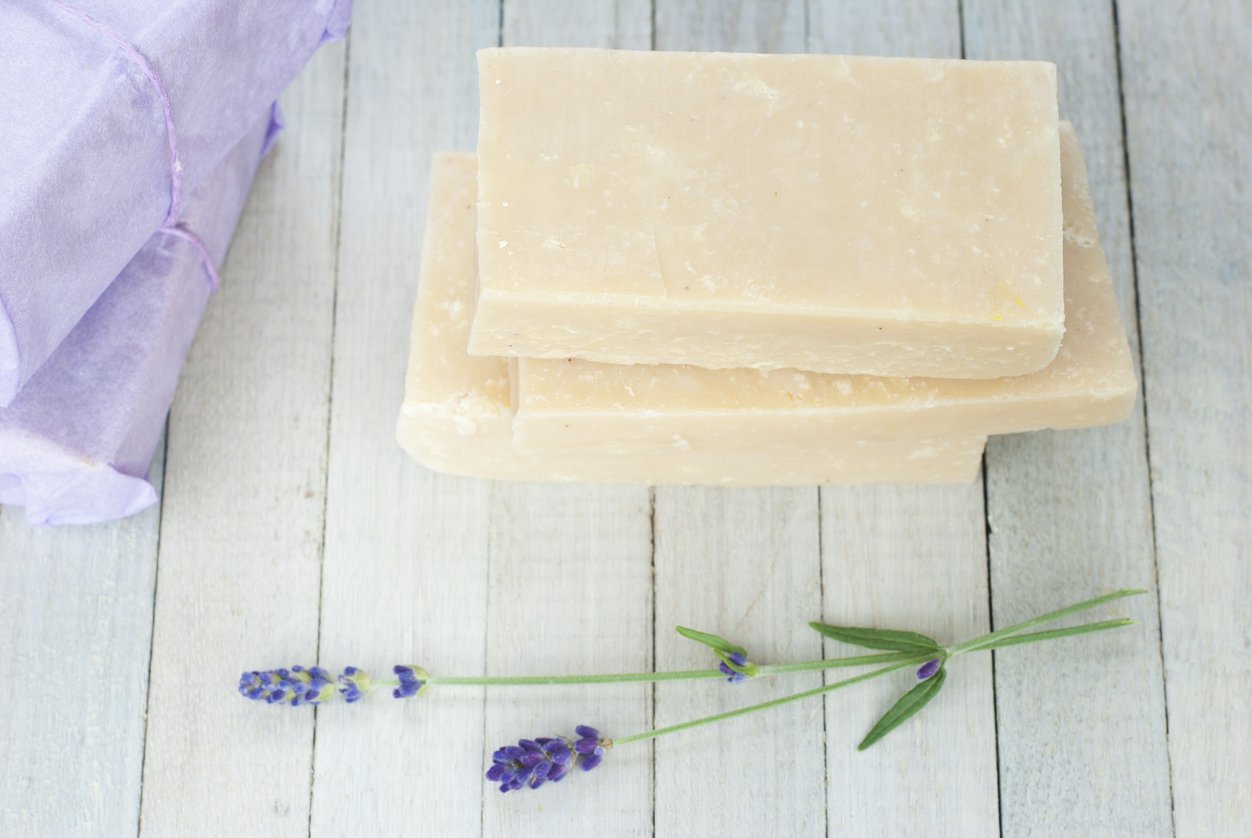 Sabão Tradicional de Álcool: Uma receita simples para economizar dinheiro neste fim de ano