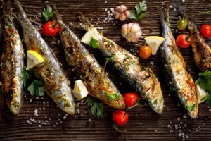 Sardinha no prato: 4 razões poderosas para incluir esse peixe rico em cálcio e ômega‑3 na sua alimentação