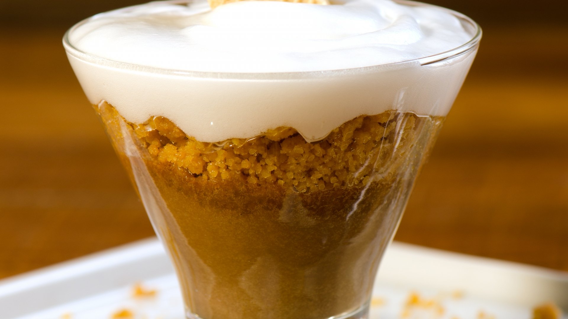 Crumble de Wafer de Laranja e Merengue. Crédito: Pilar/Divulgação. - Crumble de Wafer de Laranja e Merengue.