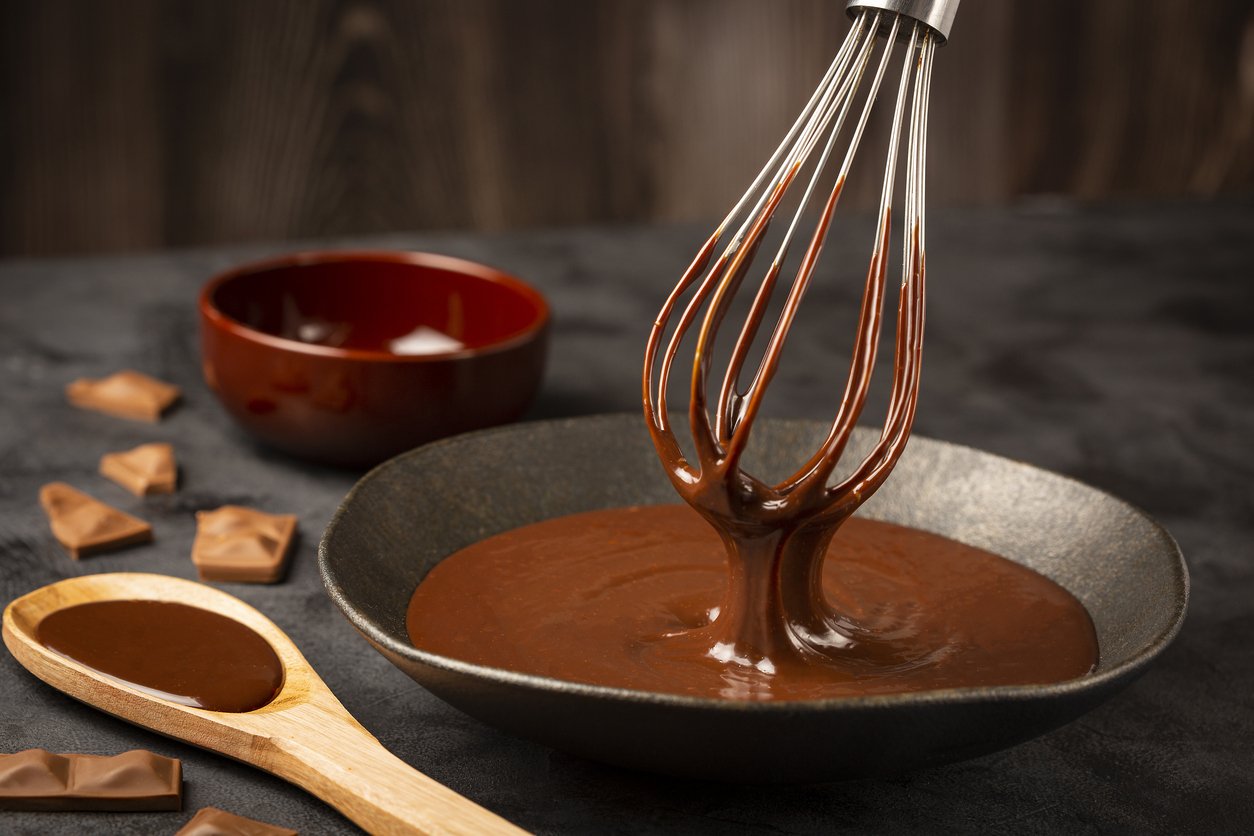 Ganache de chocolate cremoso com 2 ingredientes para rechear ou cobrir
