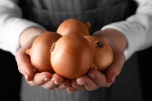 3 truques infalíveis para fazer a cebola durar muito mais