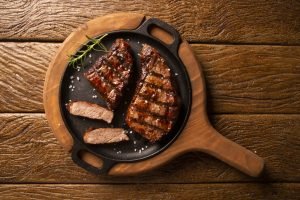 Como temperar carne do jeito certo para deixar mais saborosa