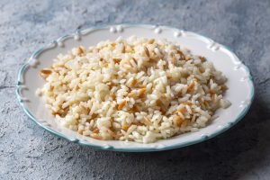 Como fazer arroz branco soltinho: aprenda técnica simples e infalível com dica de chef renomado