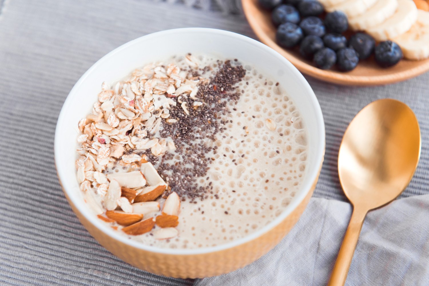 Aveia com chia para acelerar o metabolismo no café da manhã e perder peso