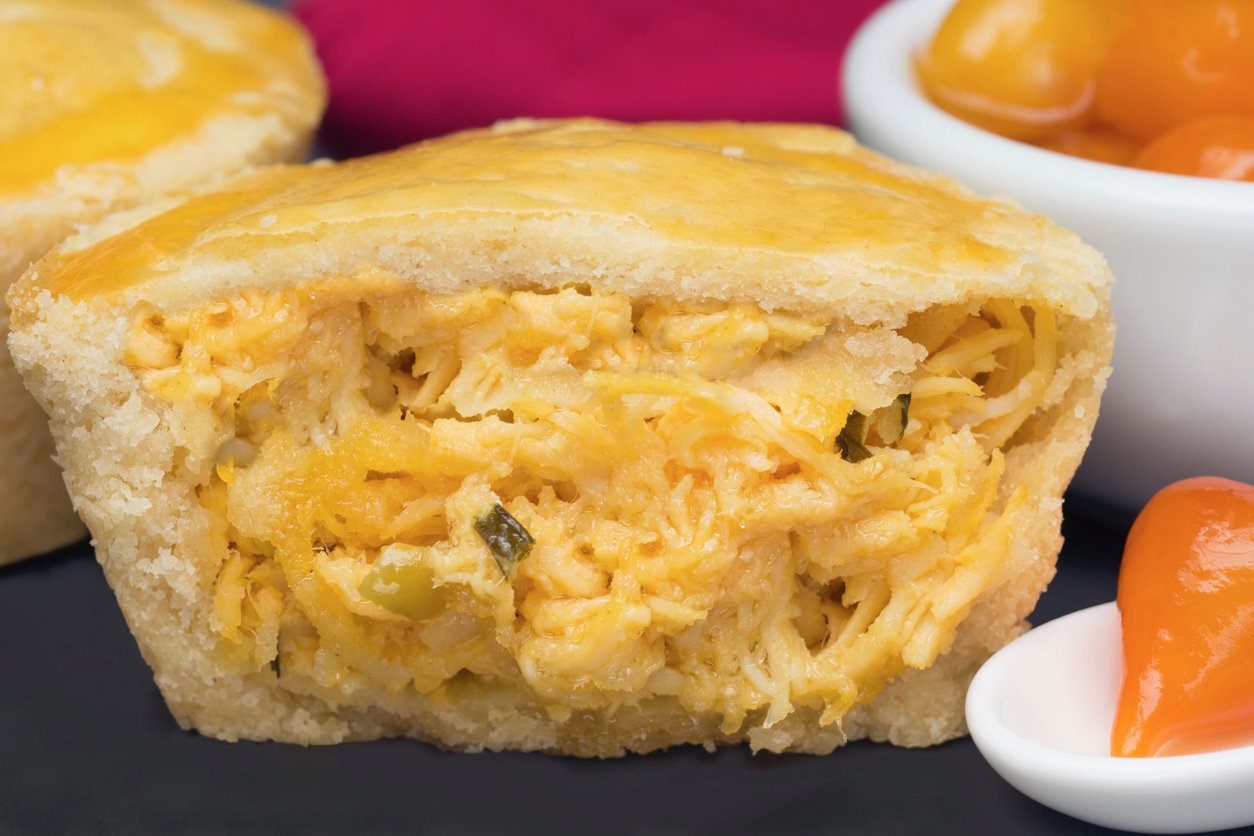 Empadinha fit e saudável de frango na air fryer pronta em poucos minutos – sem óleo e sem fritura