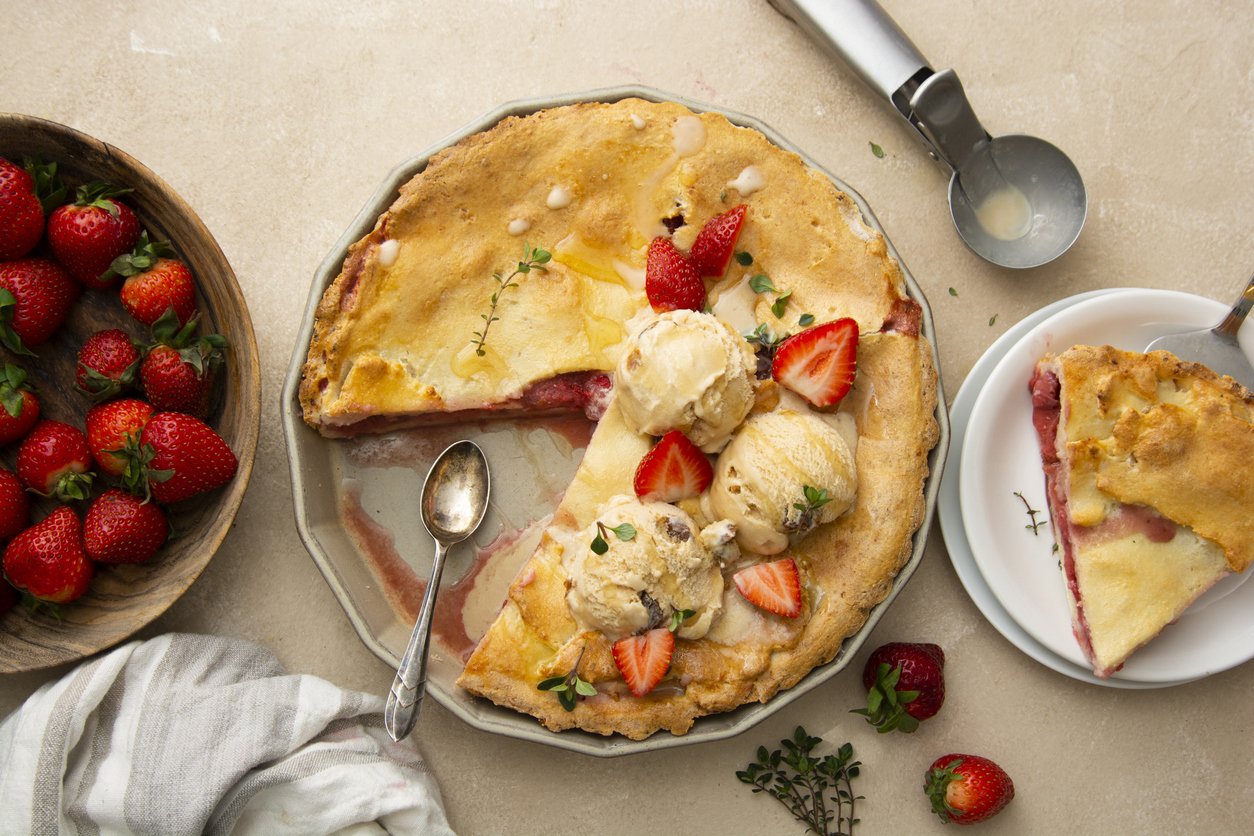 Torta fit simples de geleia de morango e aveia: receita de sobremesa saudável e irresistível