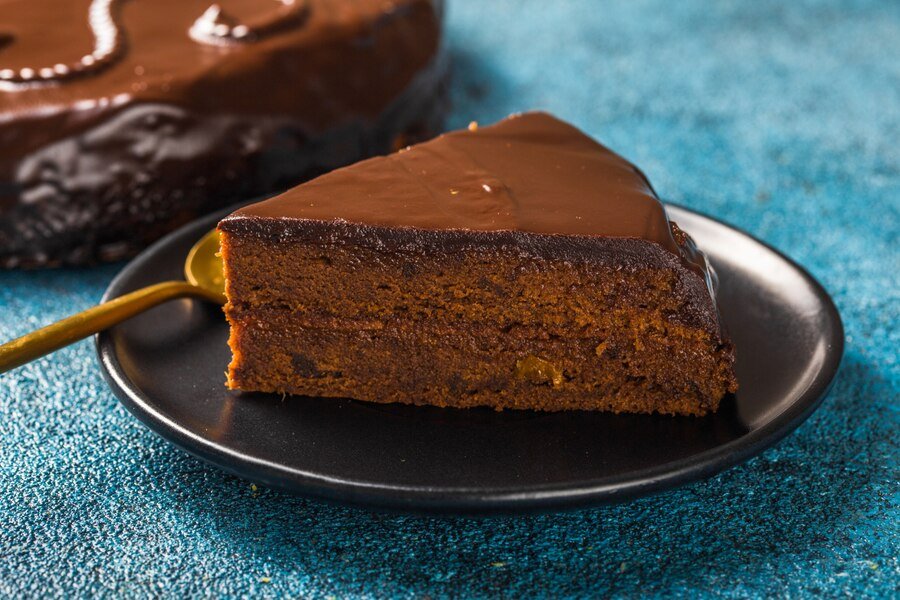 Torta gelada de chocolate fit leve e cremosa com ingredientes saudáveis – receita simples