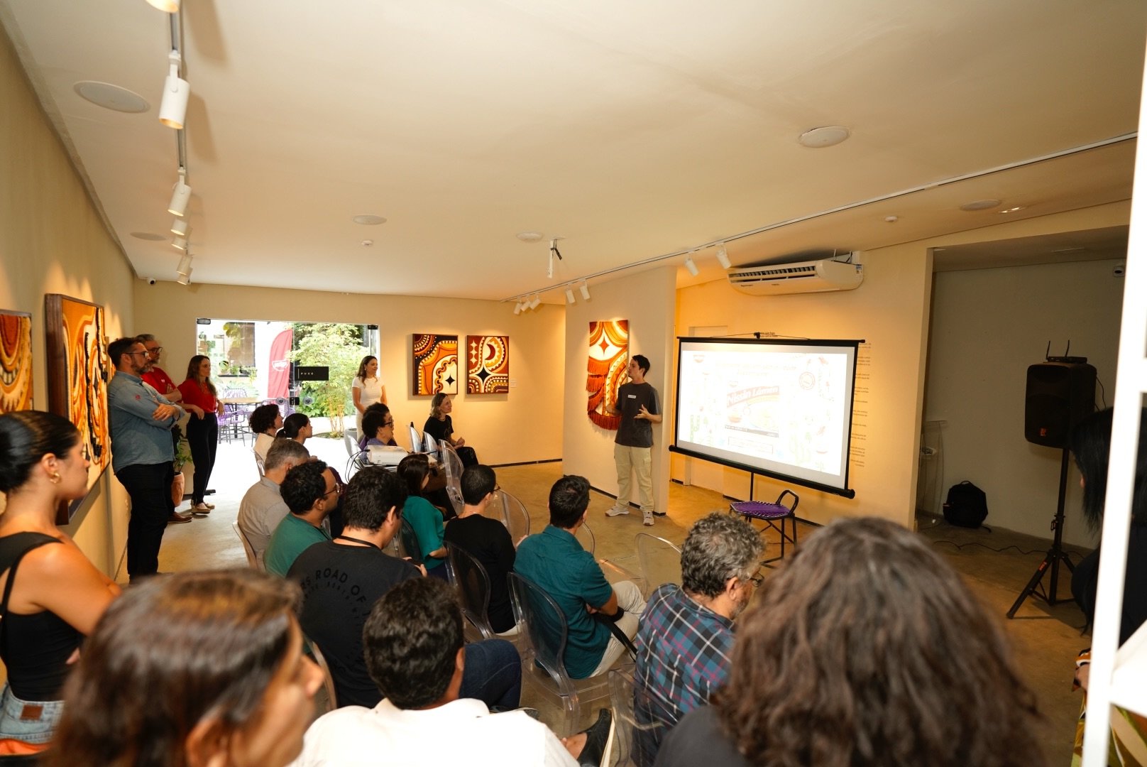 Imagem do lançamento do novo Nissin Lámen sabor Cuscuz com Calabresa na Cristal Galeria de Arte, em Recife