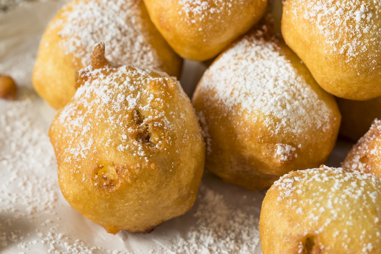 Melhor que bolinho de chuva! Pegue 1 maçã e 1 iogurte e faça essa sobremesa crocante e saudável – sem forno, rápida e fácil
