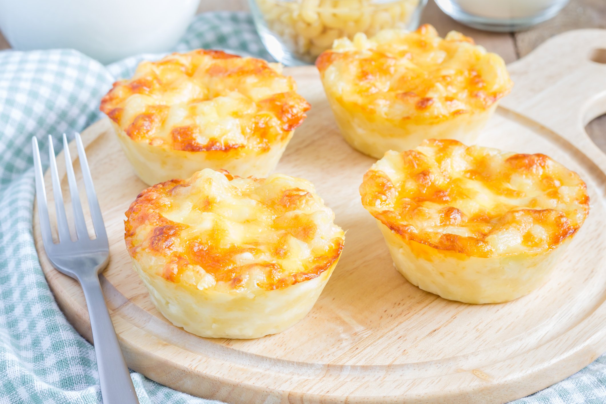 Sequinha, sem óleo e só 4 ingredientes! Empadinha de queijo fit low carb na airfryer em minutos!