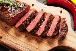Carne dura nunca mais: este ingrediente barato ajuda a deixar cortes de segunda muito mais macios