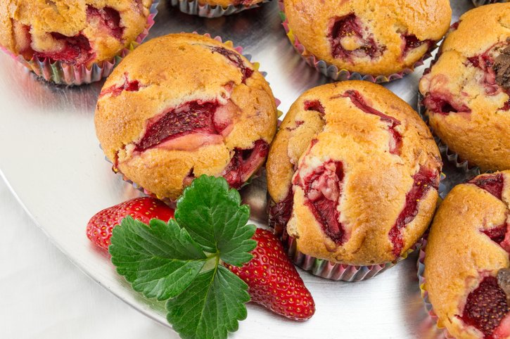 Bolinho de morango docinho fácil e rápido para o café da manhã – pronto em minutos