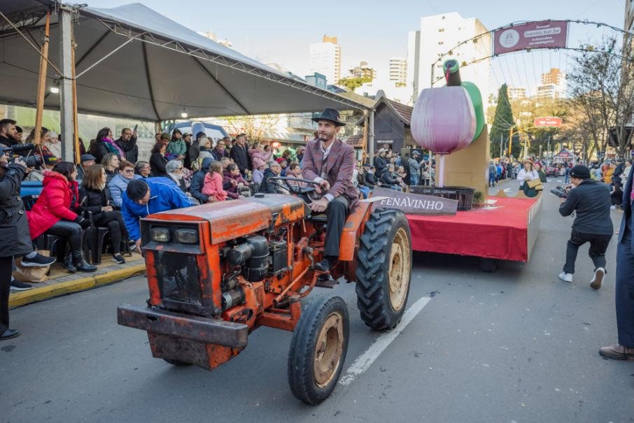 Imagem do desfile cultural da Fenavinho que começa neste fim de semana