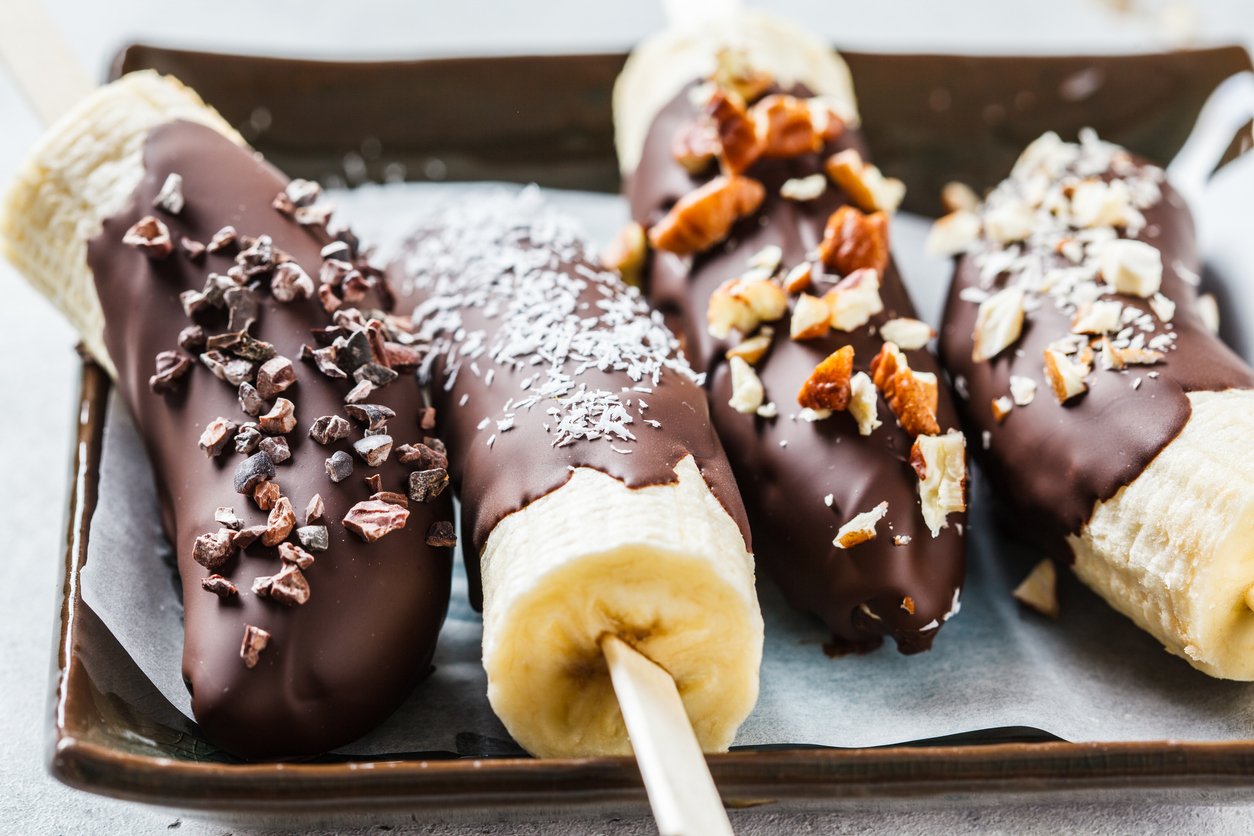 Melhor sobremesa de todas! Bananinha assada com chocolate em minutos
