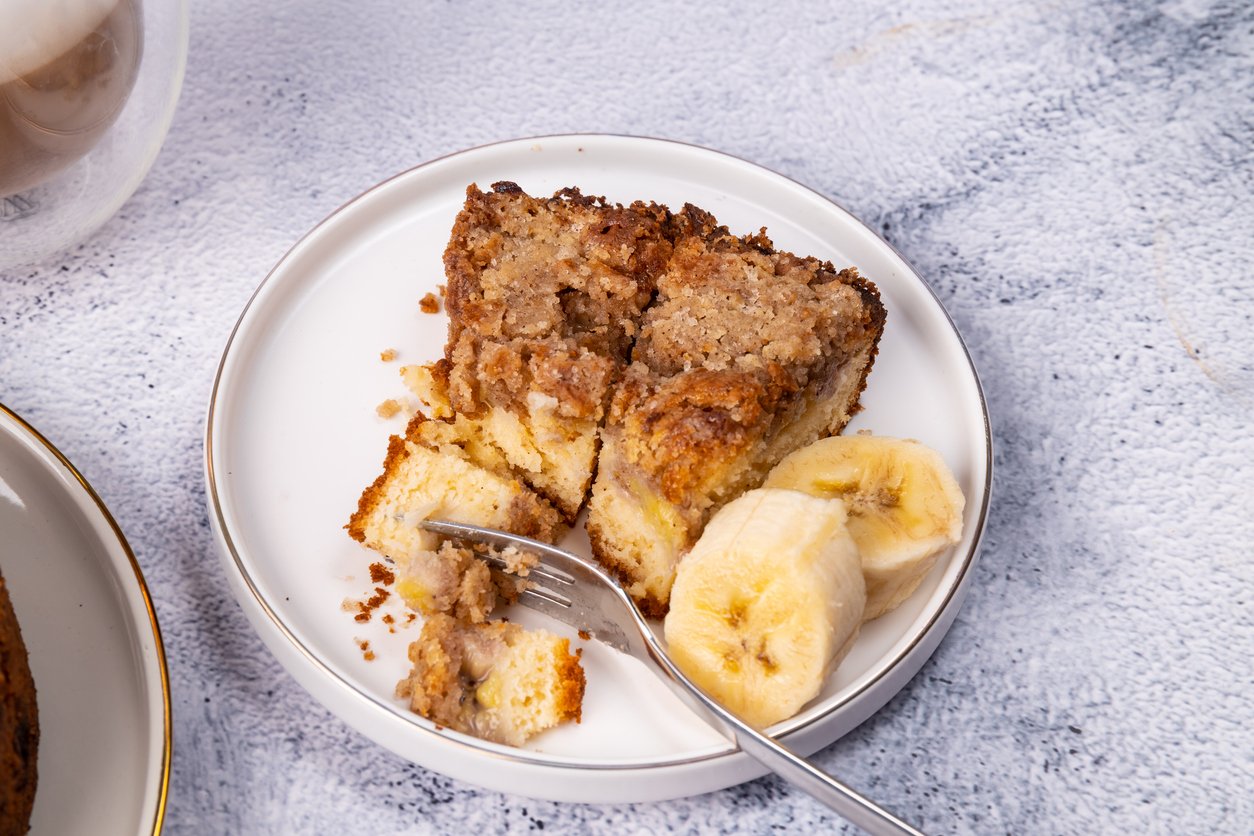Docinho e muito rápido! Bolinho de banana na frigideira – nem precisa ligar o forno