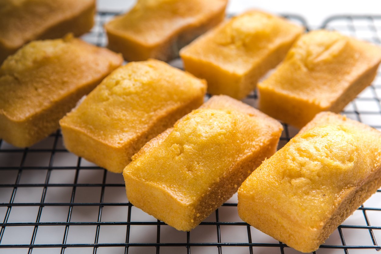 Bolinho de milho cremoso rápido e delicioso para o café da manhã: sem forno