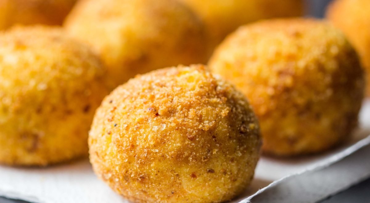 Bolinho de batata - iStock - Imagem ilustra bolinhos de batata