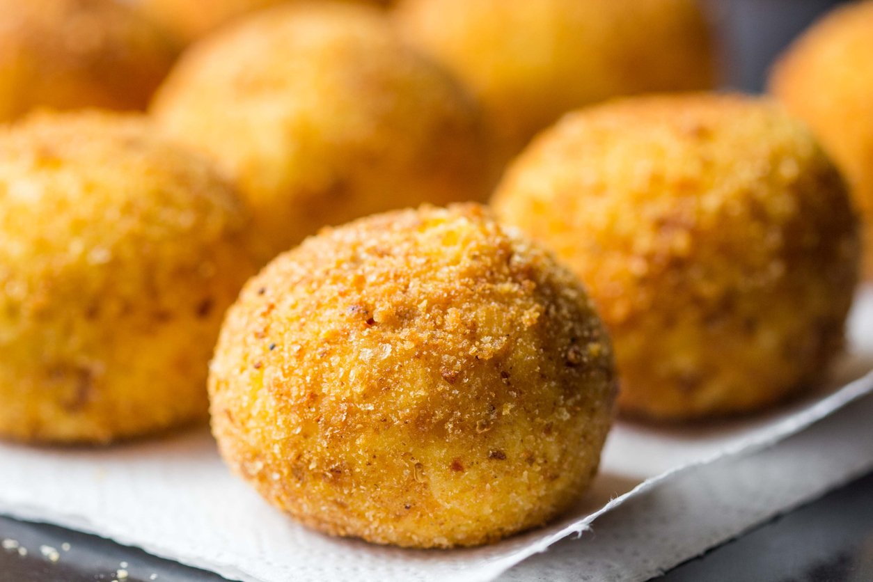 Crocante e bem sequinho! Bolinho de batata com aveia para o lanche de 3 ingredientes
