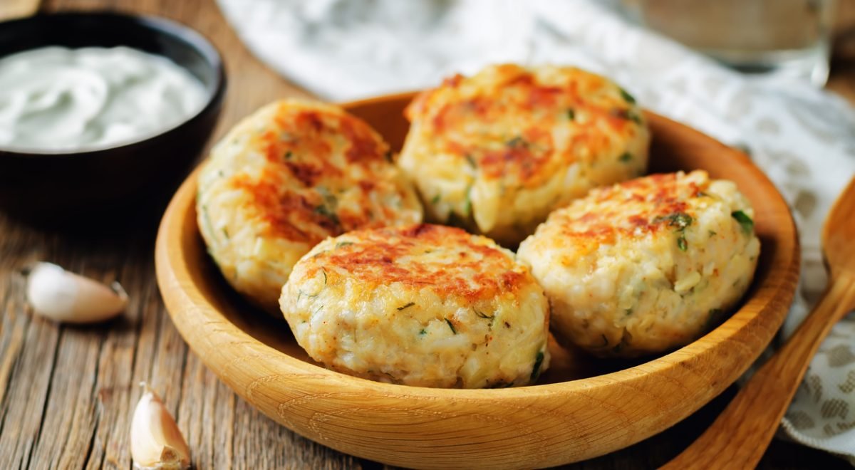 Bolinho de repolho - iStock - Imagem ilustra bolinhos de repolho