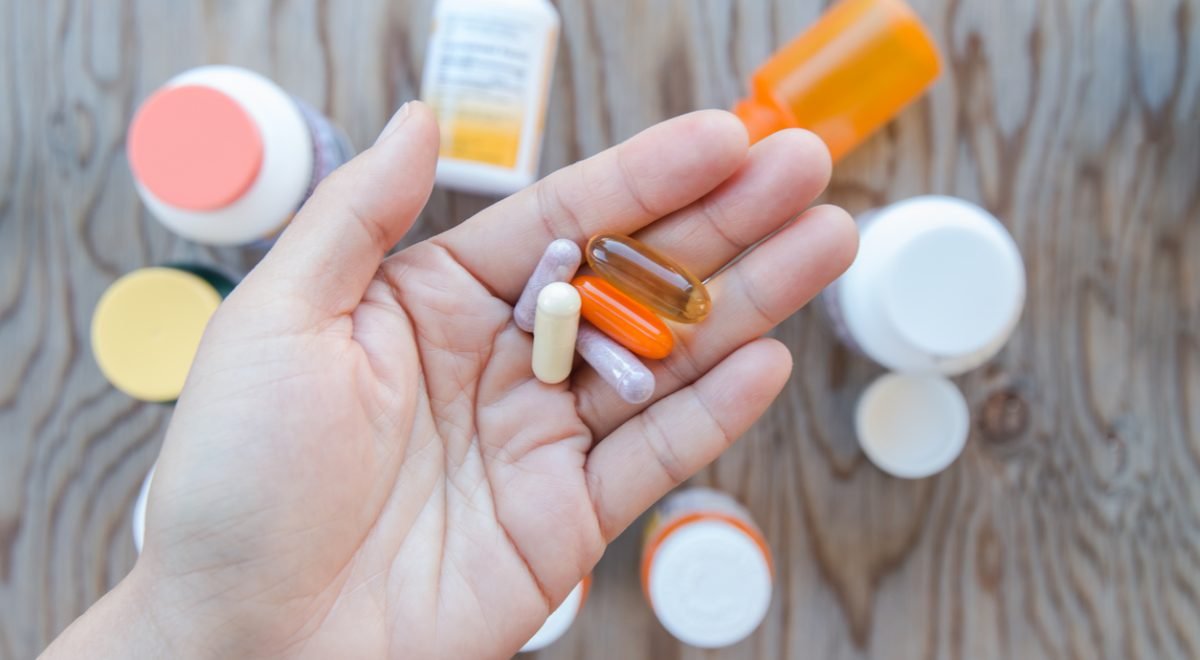 supitchamcsdam/IStock
- Imagem ilustrativa de capsulas e comprimidos representando suplementos alimentares