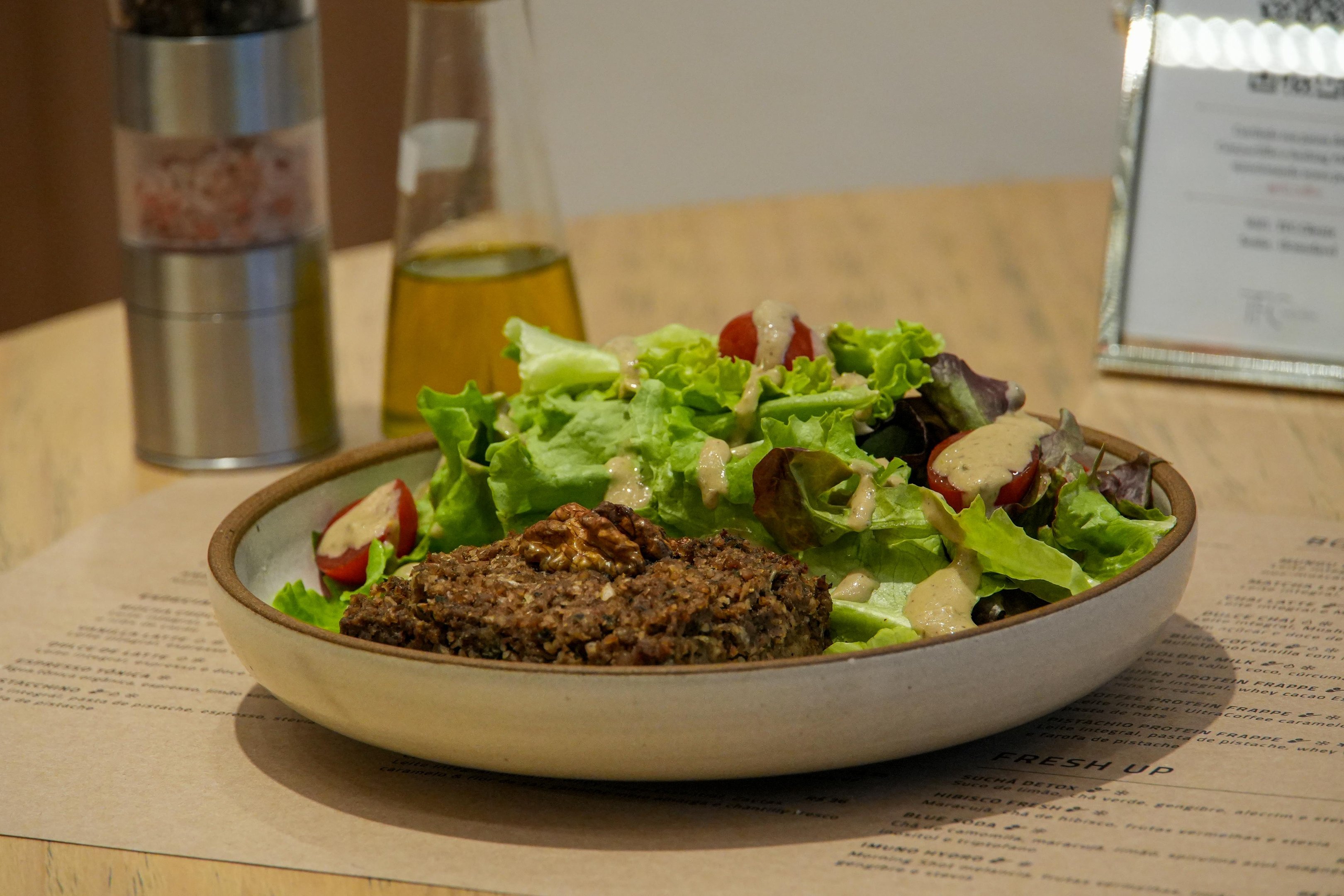 Café e mini market da Track&Field, no RioMar Recife, apresenta novo cardápio de inverno e suco verde funcional 'Pure Green'
