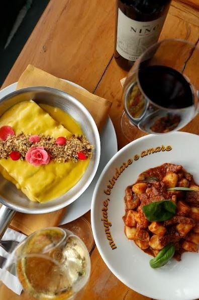 Imagem do Canelone di gamberetti al zaferano e Gnocchi alla salsa di filetto, do Ninetto RioMar Recife