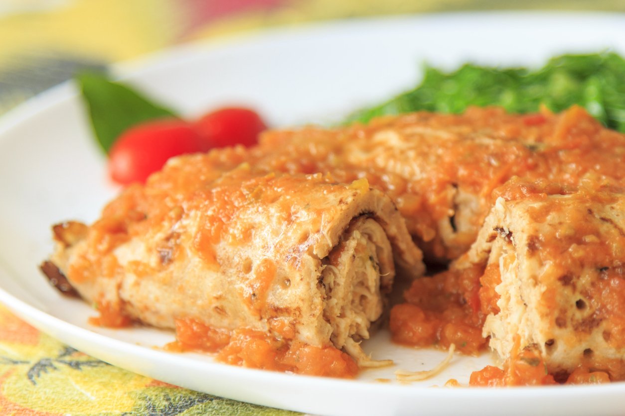 Almoço diferente? Recheadinho de forno sem erro com massa caseira fofinha