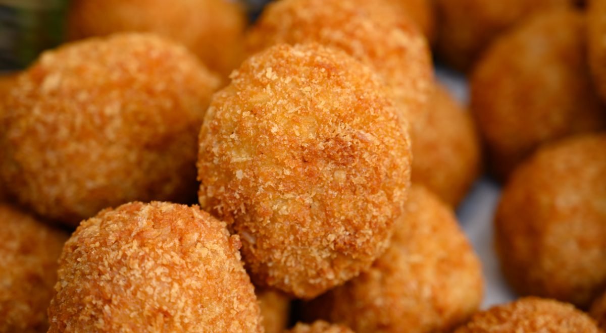 Bolinho de atum - iStock - Imagem ilustra bolinho de atum