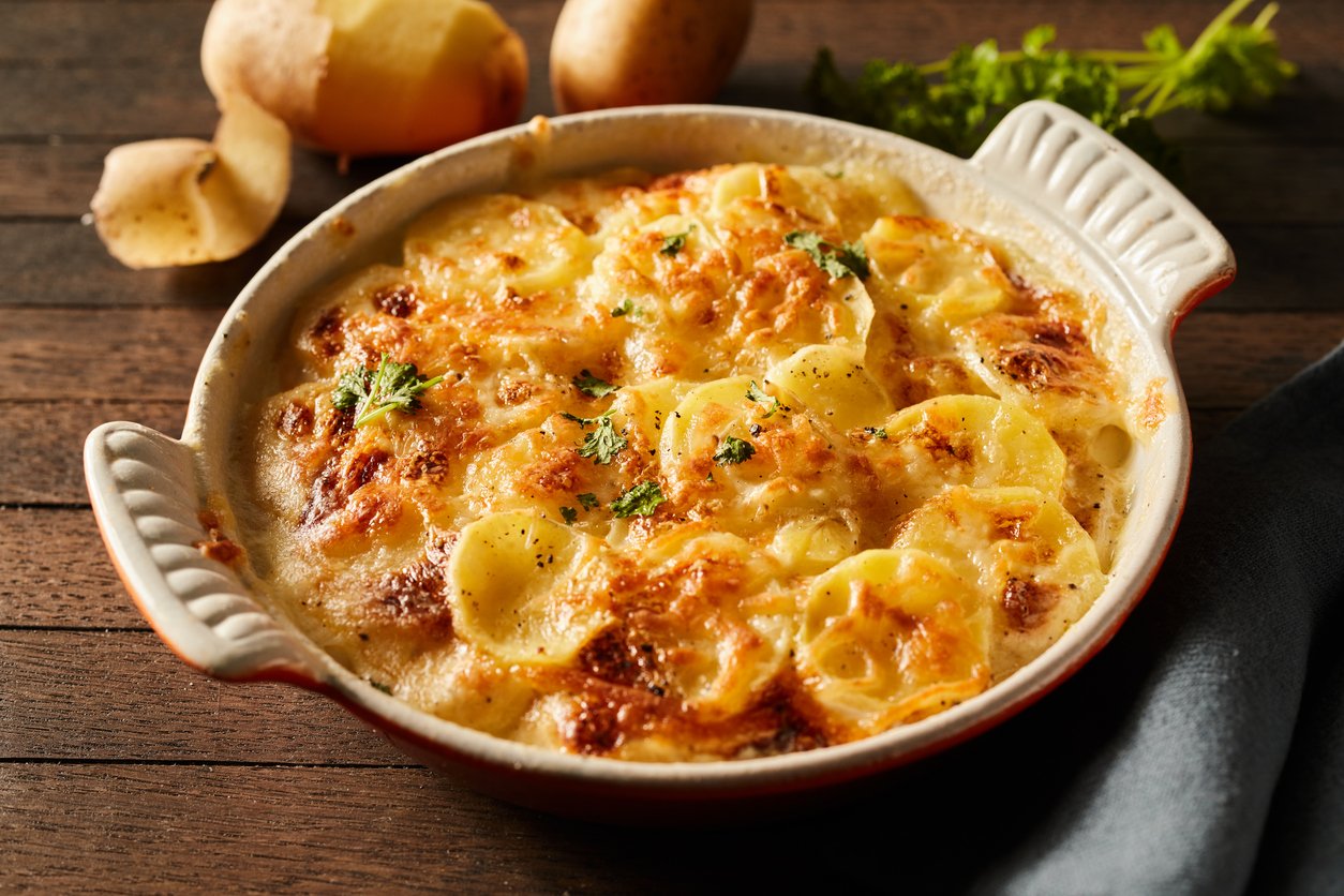 Batata gratinada de micro-ondas super fácil e rápida em 10 minutos