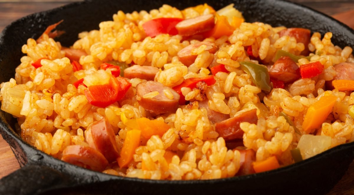 Arroz de uma panela só - iStock - Imagem ilustra arroz em frigideira