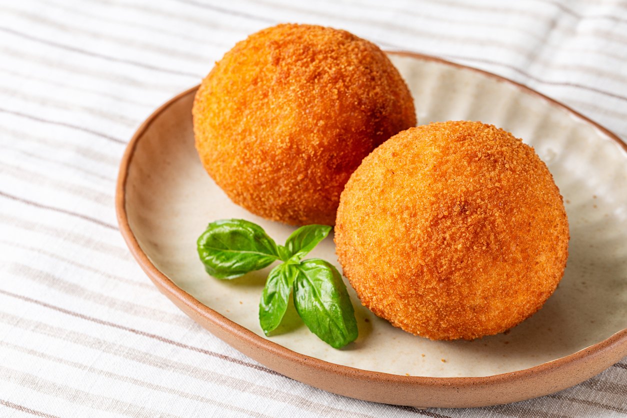 Bomba de presunto e queijo: salgado frito muito fácil e crocante - sensacional