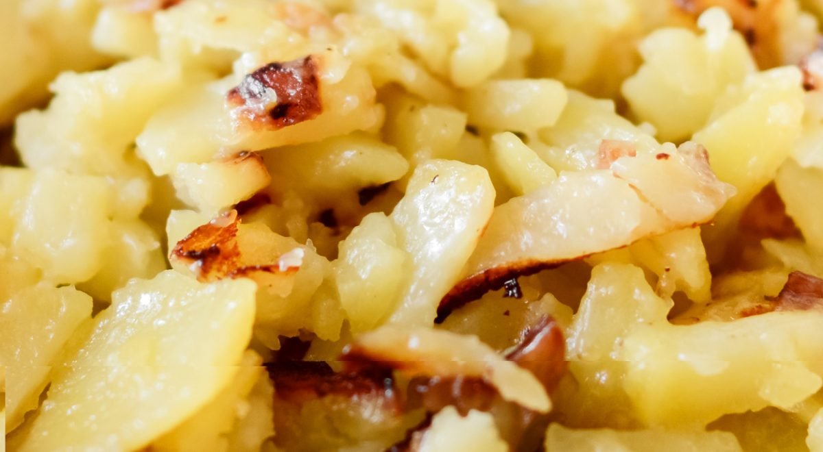 Batata e salsicha - iStock - Imagem ilustra refeição de batata e salsicha