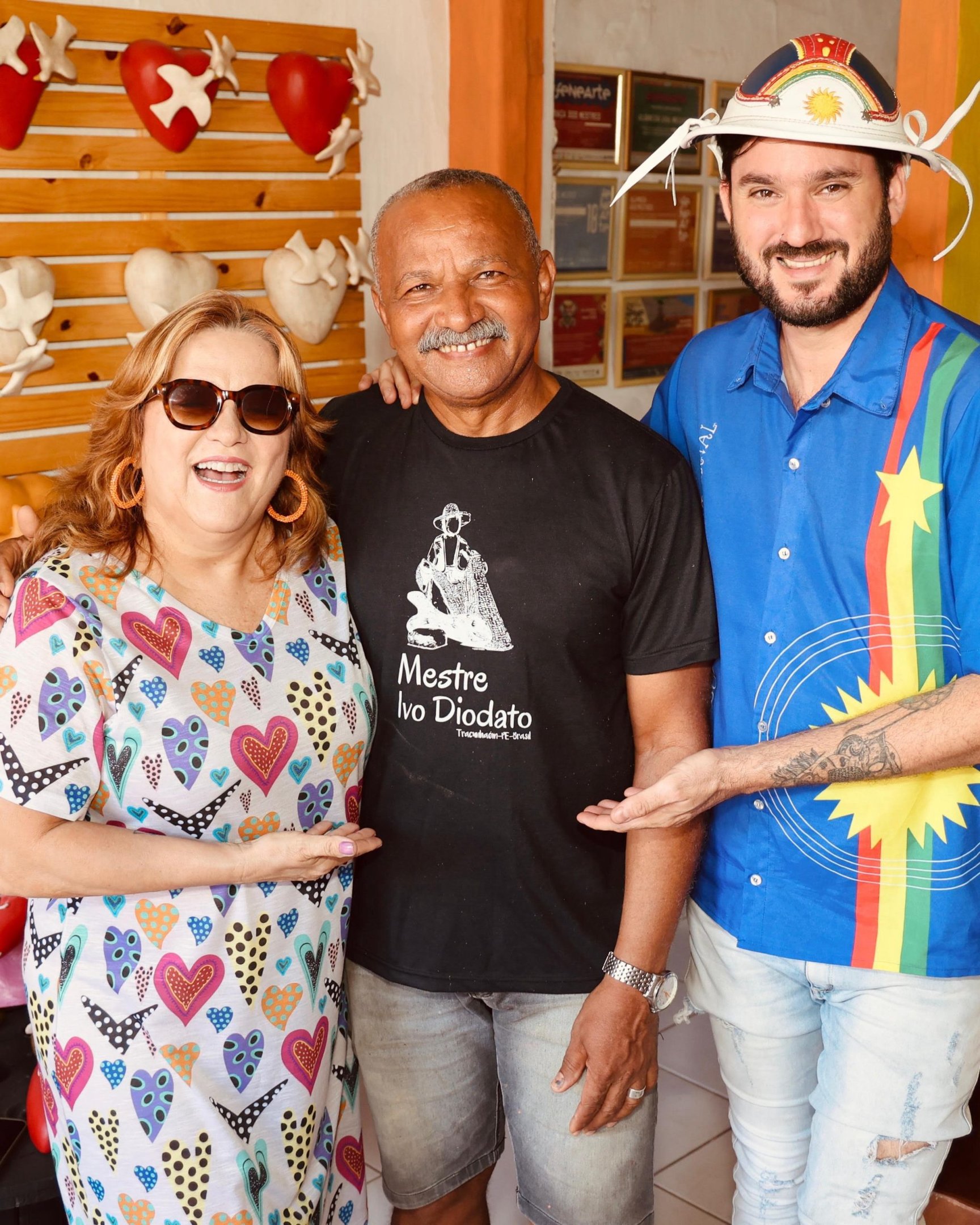 Imagem da cantora Nena Queiroga, do mestre pernambucano Ivo Diodato e do criador do movimento Chocolarte, Matheus Oliveira
