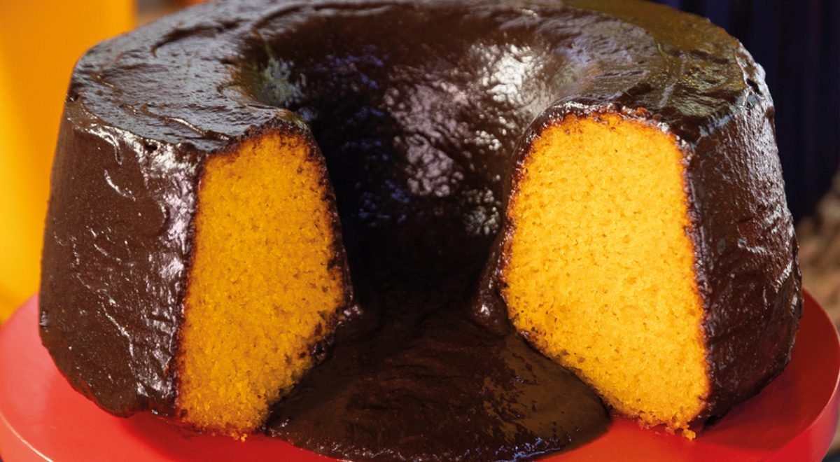 Tabata Barbosa/Divulgação - Casa dos Bolos - Imagem do Bolo de Cenoura com Cobertura de Chocolate