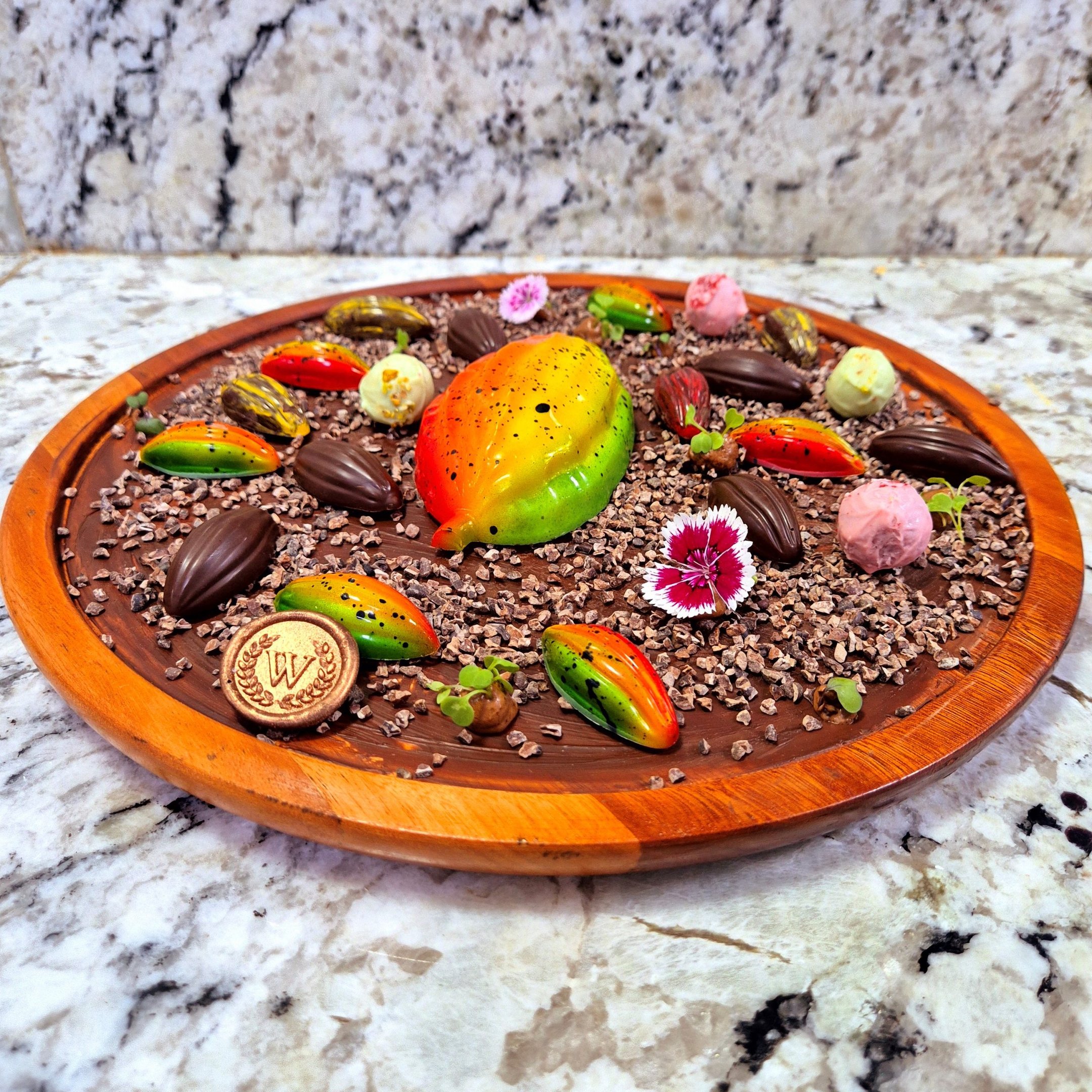Dia Mundial do Chocolate: Windsor Barra celebra data com sobremesa exclusiva assinada pelo chef confeiteiro Vitor Leocádio