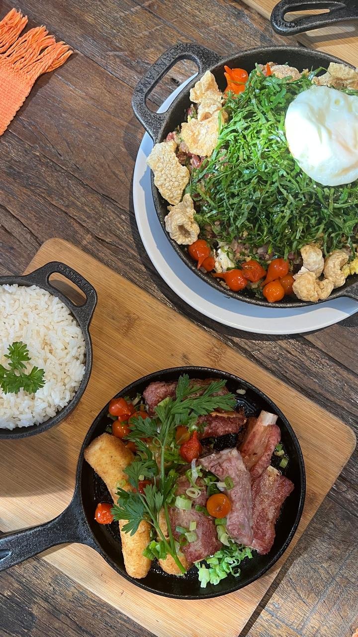 Imagem do Feijão Tropeiro com acompanhamentos, do restaurante Prudente 242, em Olinda
