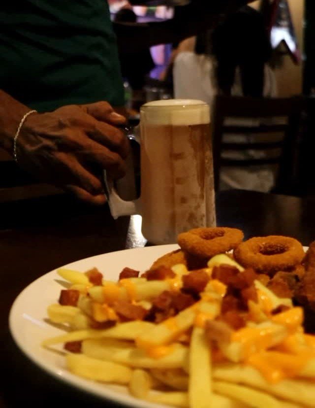 Chopp e Petiscos na noite do Rock &Ribs Steakhouse