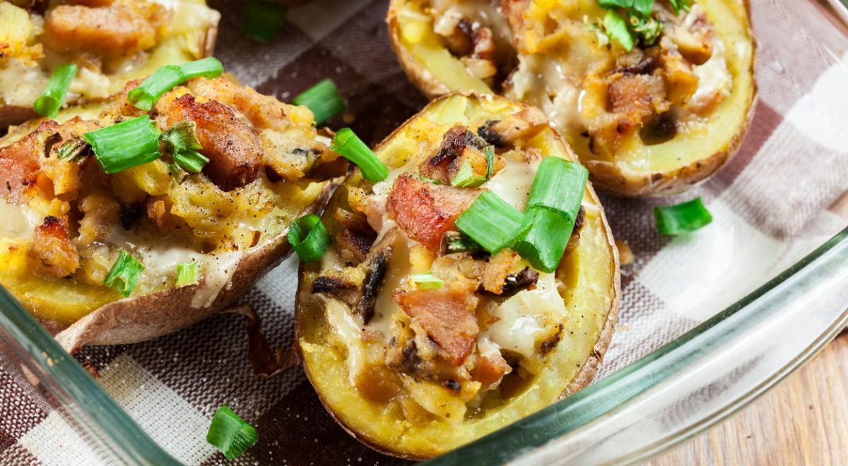 Batata recheada - iStock - Imagem ilustra batatas com recheio