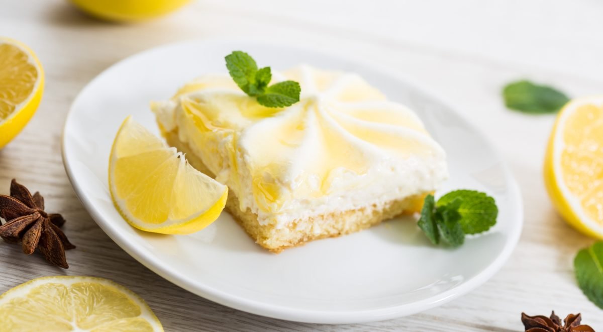 Sobremesa limão - iStock - Imagem ilustra sobremesa de limão em prato branco