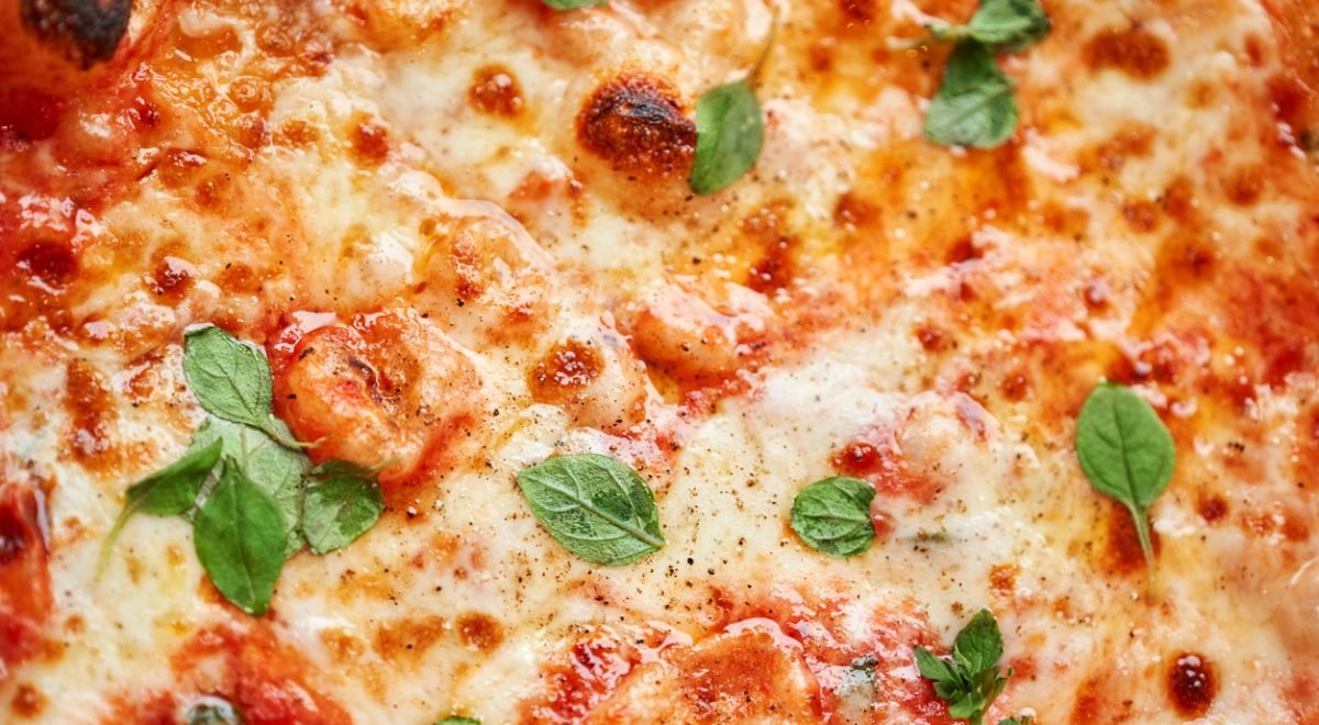 Pizza - iStock - Imagem ilustra foto de pizza de perto