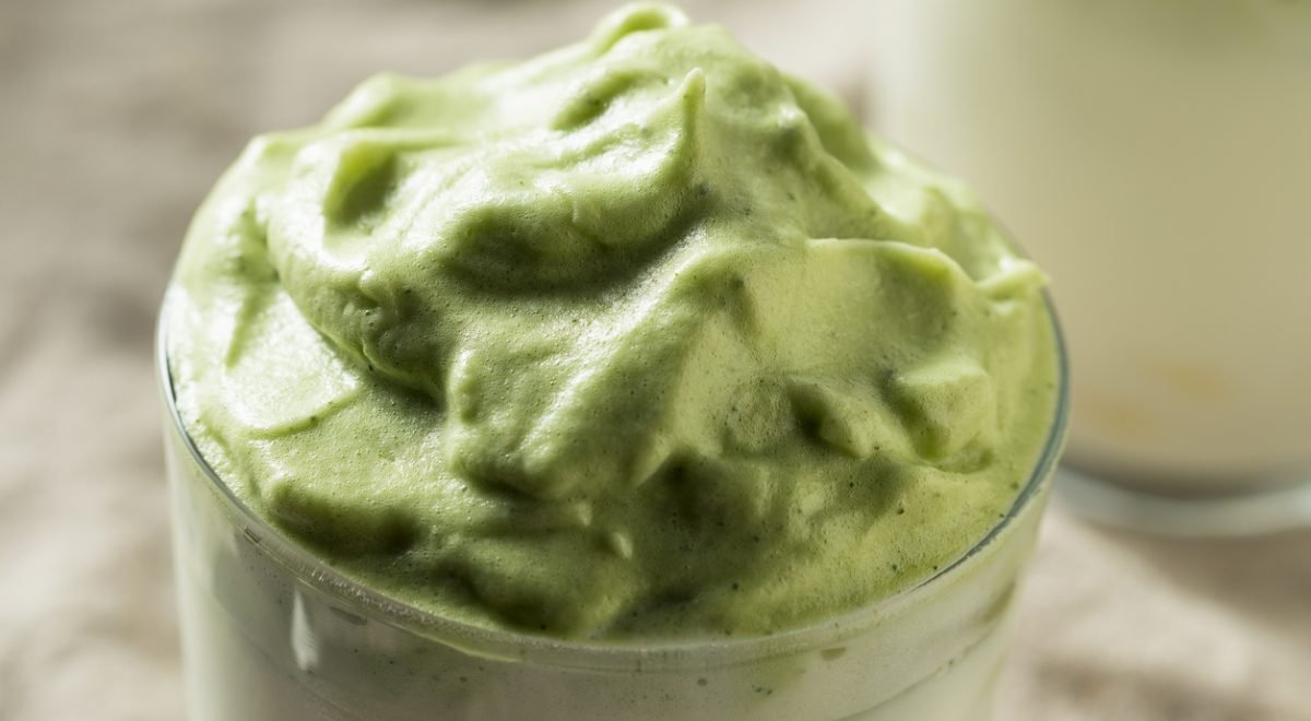 Mousse de abacate - iStock - Imagem ilustra mousse em tigela