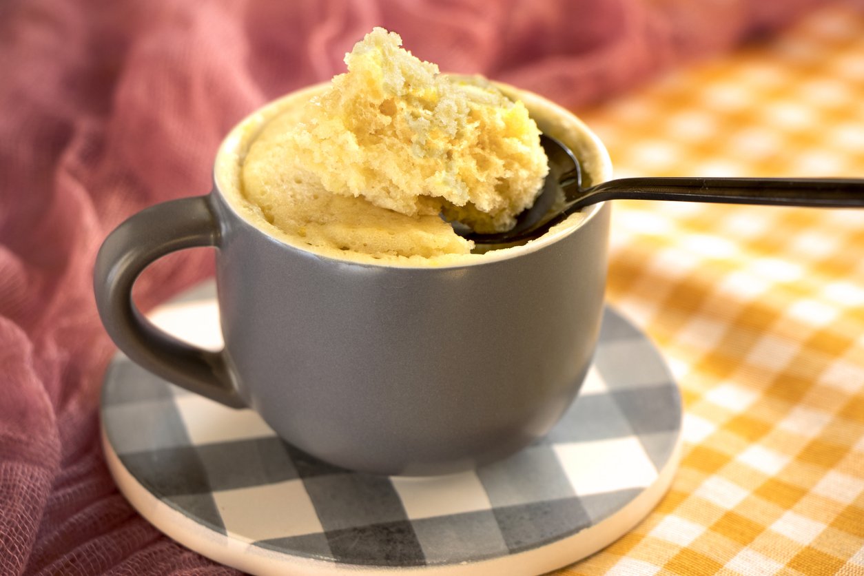 Pudim de caneca no micro-ondas muito rápido, sem ovo e delicioso: faça hoje