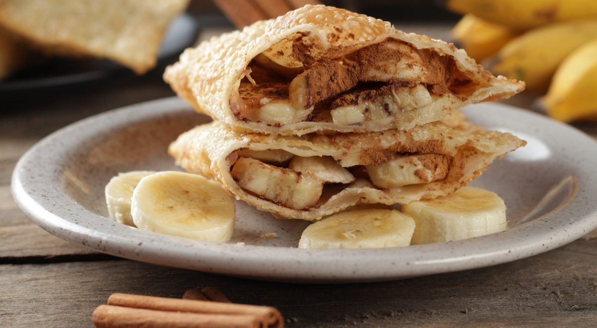 Pastel de aveia com banana - iStock - Imagem ilustra pastel de aveia com pedaços de banana dentro