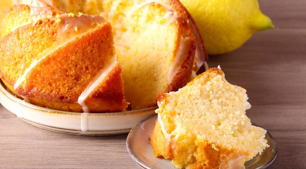 Bolinho de laranja com açúcar - iStock - Imagem ilustra bolinho fatiado de laranja