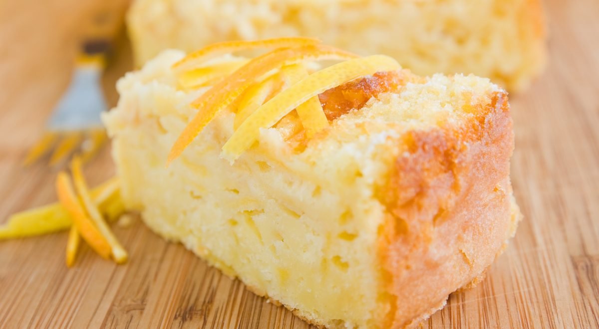 Bolo de manga - iStock - Imagem ilustra bolo fatiado de manga