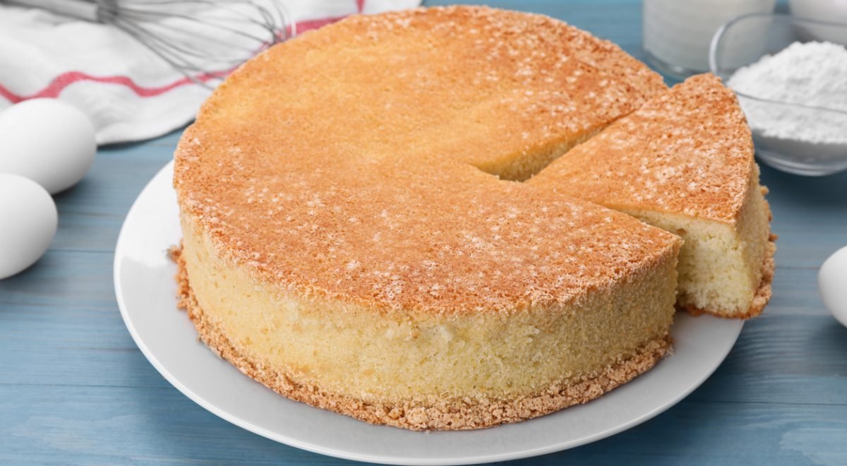Bolo de mandioca com queijo - iStock - Imagem ilustra bolo de mandioca com queijo