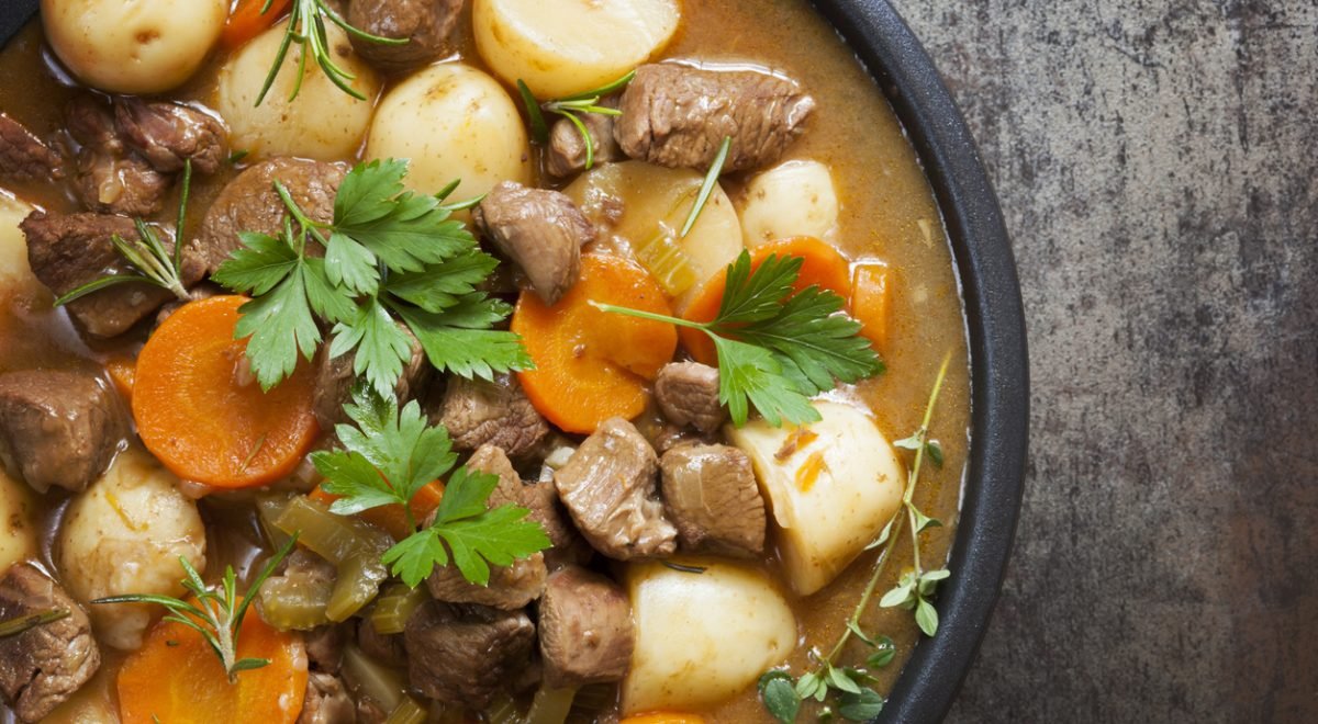 Sopa de carne - iStock - Imagem ilustra sopa de carne