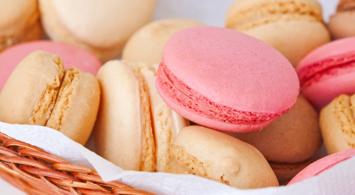 Doce em cesta - iStock - Imagem ilustra docinhos em cesta