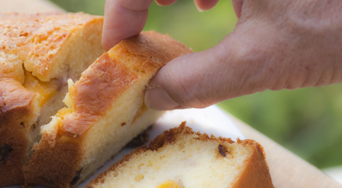 Bolo de leite condensado - iStock - Imagem ilustra bolo fatiado